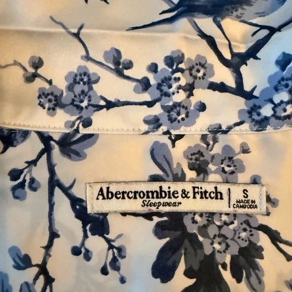 Abercrombie & Fitch Soft Satiny Blue and White Floral Pajama Shirt and Shorts - Picture 4 of 7